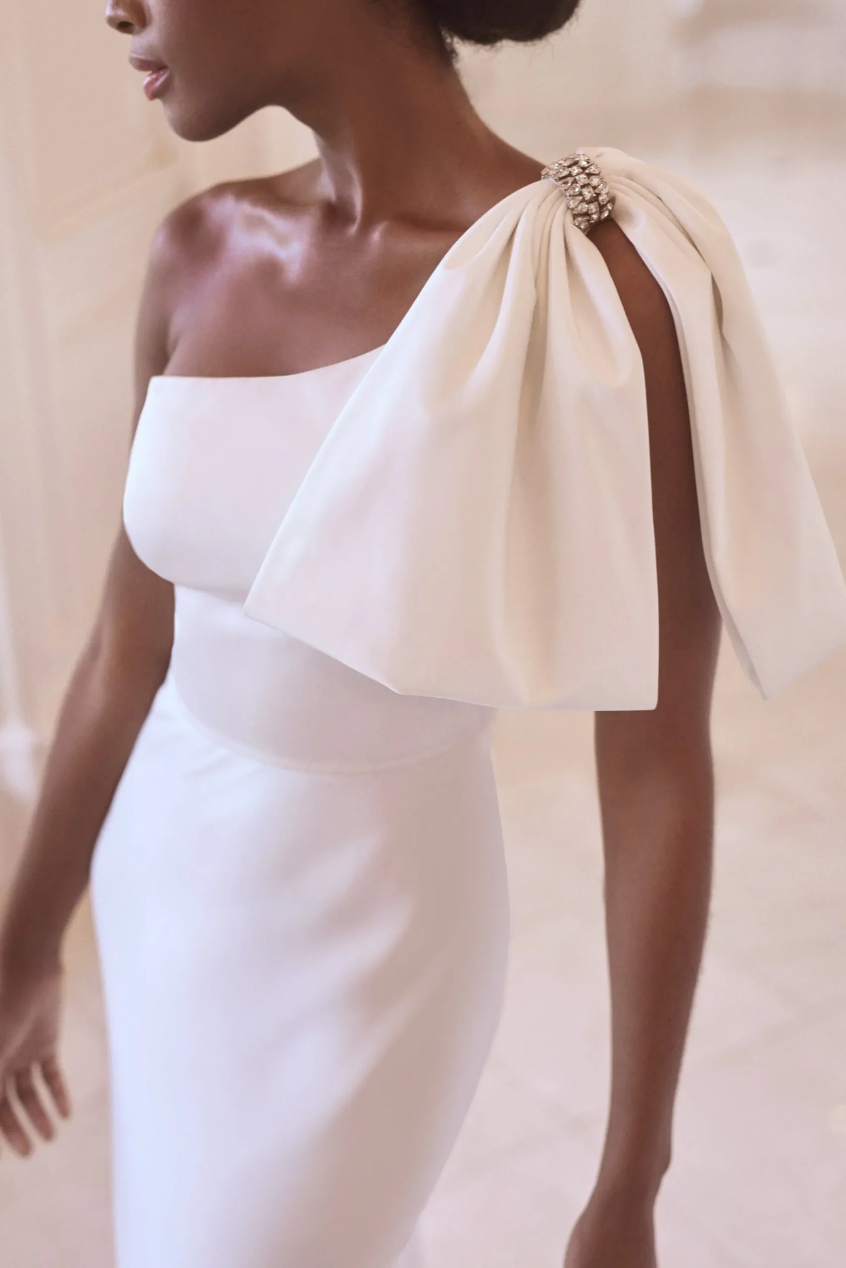 Sachin & Babi One Shoulder<Aubrey Gown - Off White Offwhite